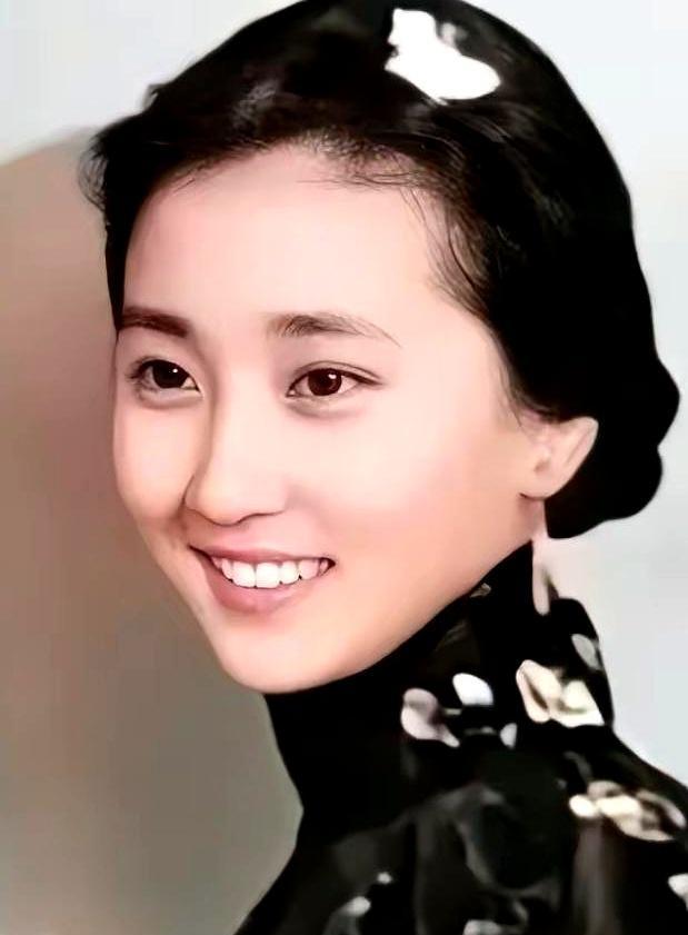 钱学森的“霸道”求婚，藏着中国最硬核的浪漫

1947年的上海，空气闷热得让人喘