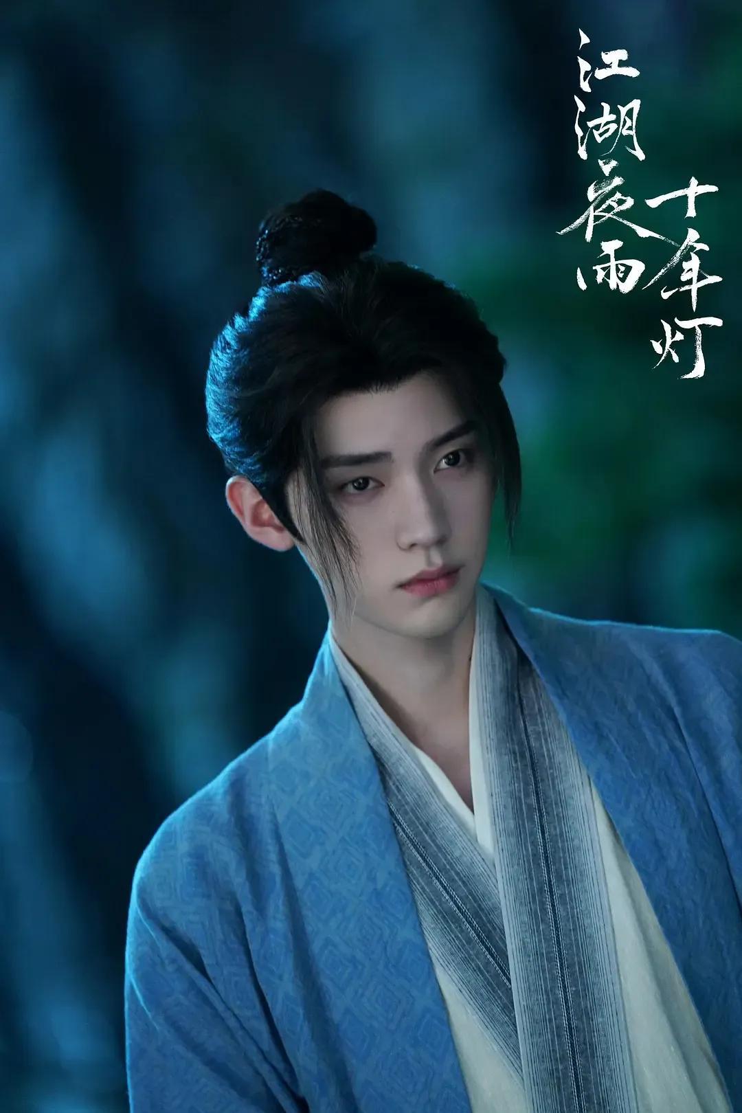 周翊然不穿校服了算长大吗从校园男主到江湖少主，周翊然的成长肉眼可见！告别校服滤镜