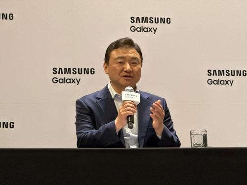 三星年内将发三折叠手机？AI终端大战拉开序幕

三星电子MX总裁卢泰文在纽约公开