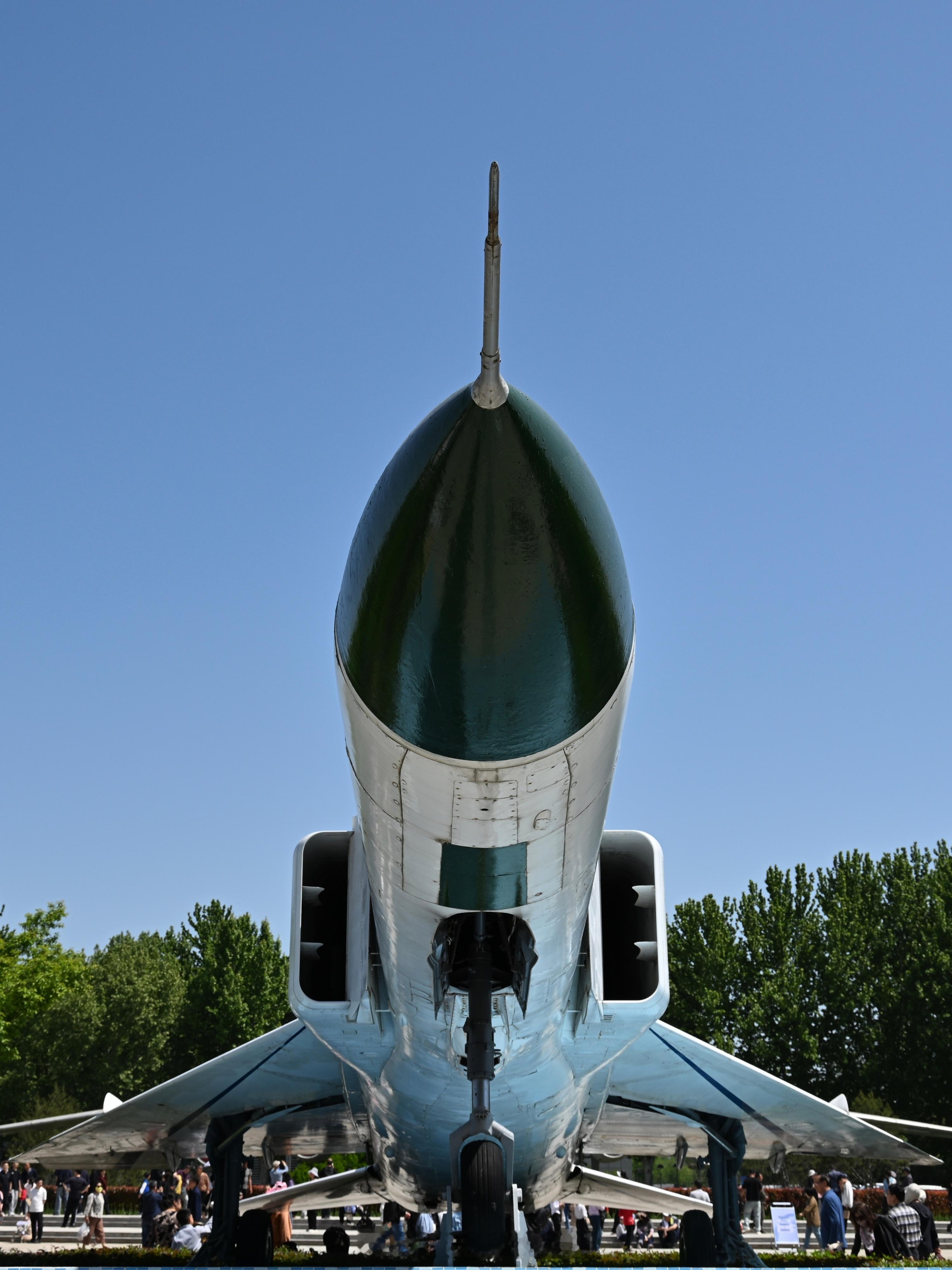 某种九十年代末杂志封底图空中蔡国庆这一块