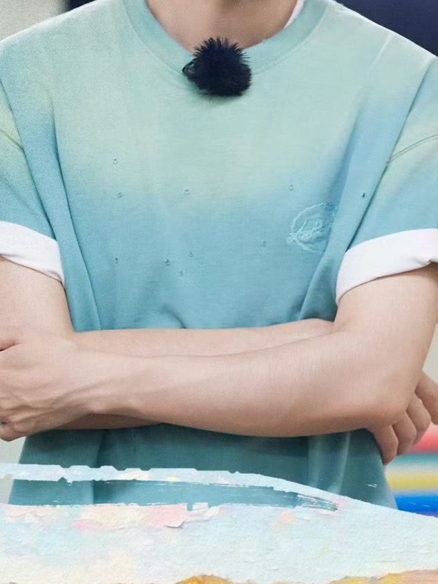 我才发现这衣服胸前是这样的🫪王俊凯中餐厅10