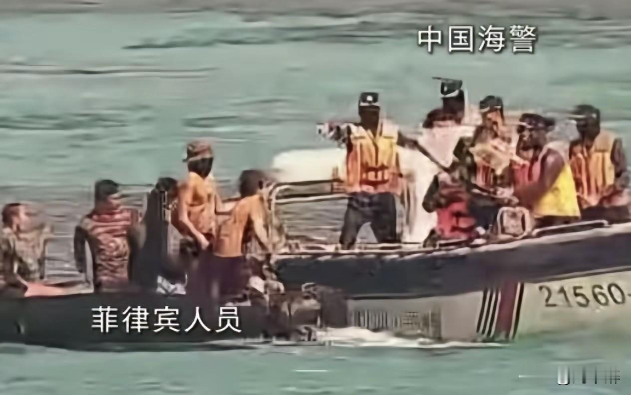 菲律宾再度挑事！
7月20日上午9时许，我方海警小型巡逻艇在中国仁爱礁海域正常例