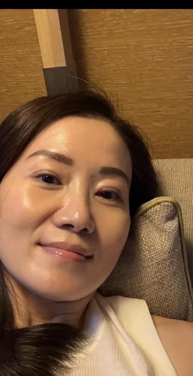 48岁停经三个月，表妹以为绝经了，结果医院B超一照，肚子里已经揣了三个月，全家当