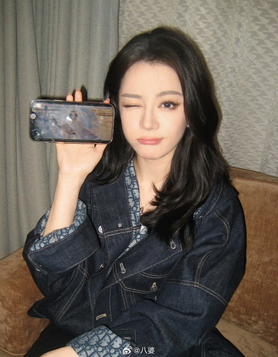 迪丽热巴美式白开水妆有人说迪丽热巴的白开水妆淡得没记忆点，有人夸这是她最贴脸的一