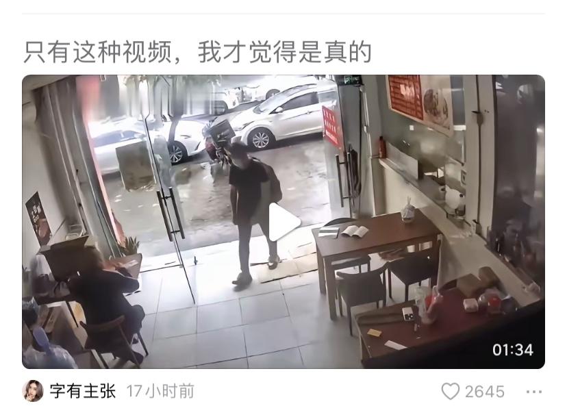 看了这个视频太难受了，年轻小伙落魄到一天半没吃饭，没力气找工作了。一位湖南小伙贸