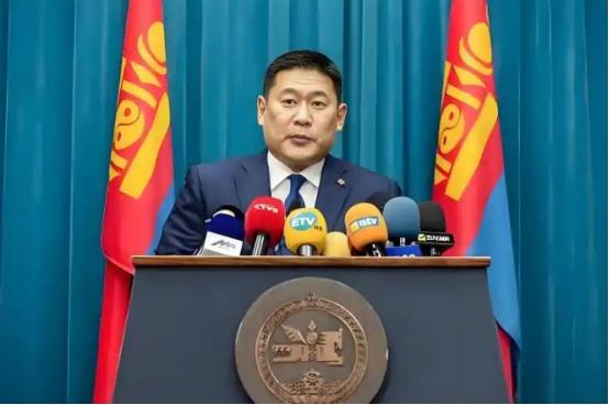 39岁蒙古新总理上台！猛砍对华合作老难题，边境铁路通关全盘活

麻烦看官老爷们右