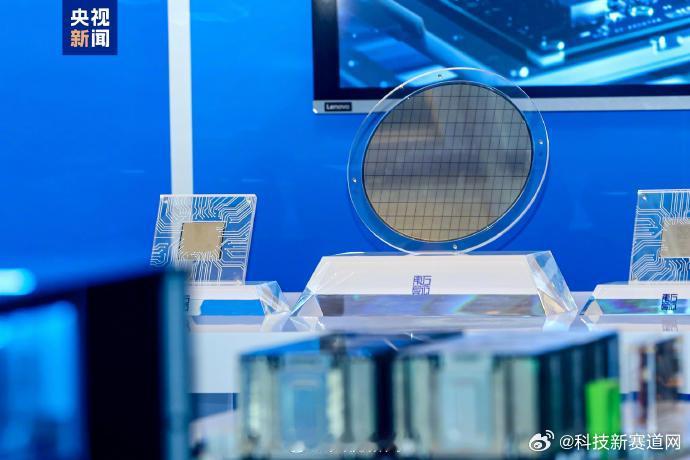 高端AI算力👍👍【中国自研AI芯片取得架构突破】中国AI芯片不依赖先进制程