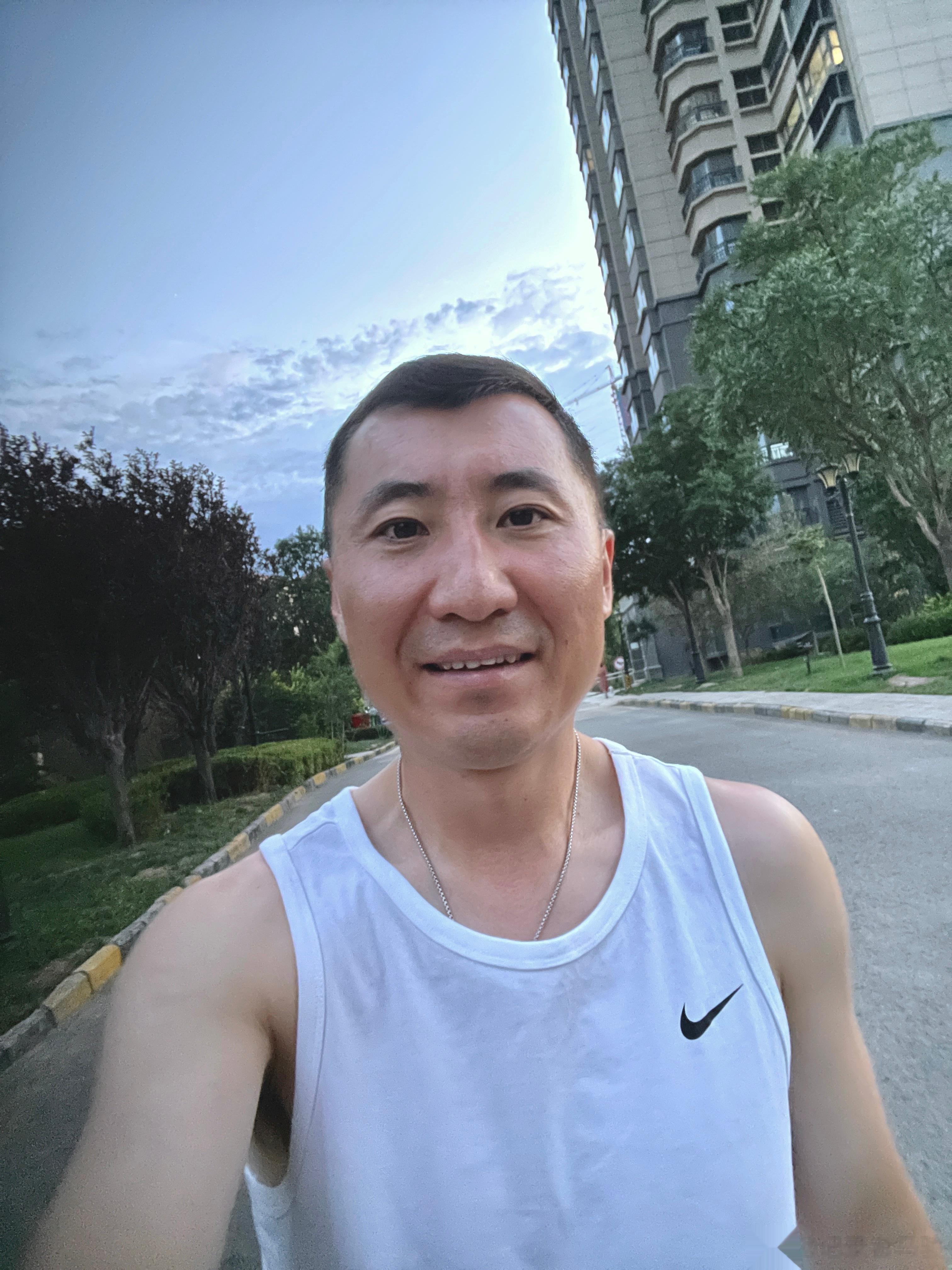 时间不允许我们过多的驻留，也许你会累了，可是前进的步伐却无法止住，要不断地学会选