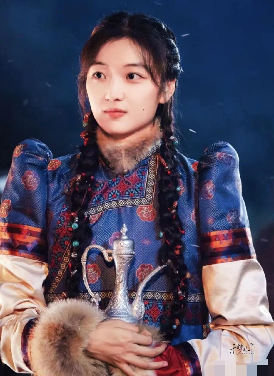 《大生意人》的导演后槽牙都咬碎了！
千算万算，
就是没有算到自己选的女主角，会成