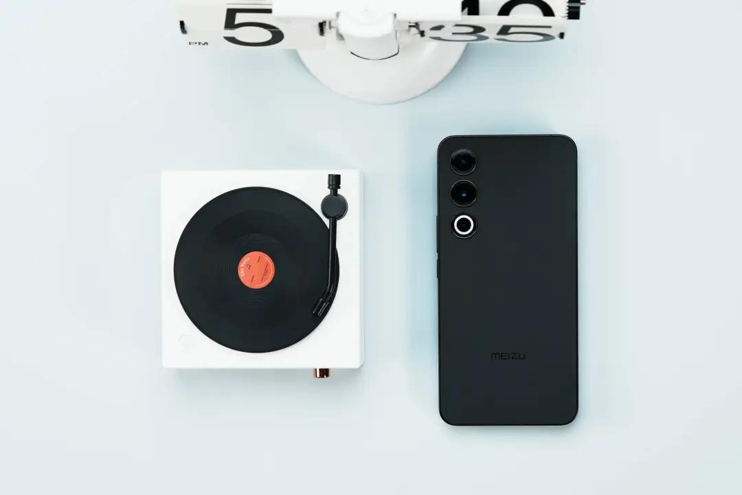 夏日狂欢购物节618即将来袭，各大品牌已摩拳擦掌准备大展身手。魅族作为科技界的佼