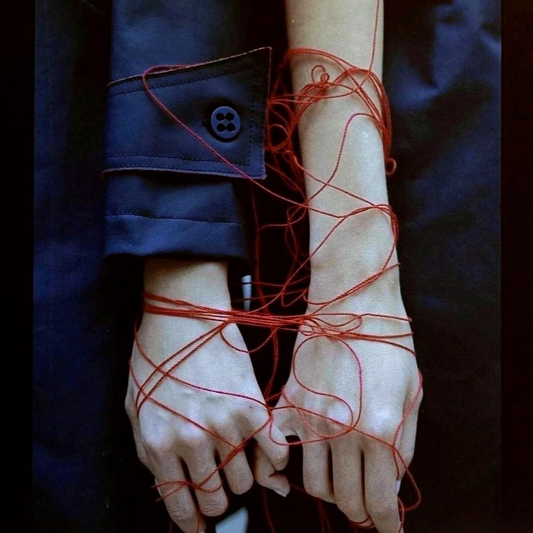 14年。
一个男人，愣是把一句“玩玩而已”，给熬成了一碗端到她面前，不喝也得喝的