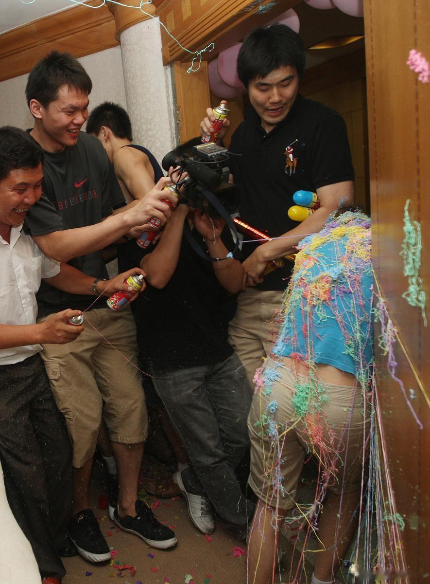 一场婚闹，20岁伴娘腰断九级伤残，凭什么一群婚闹还觉得凑钱私了就能万事大吉？
