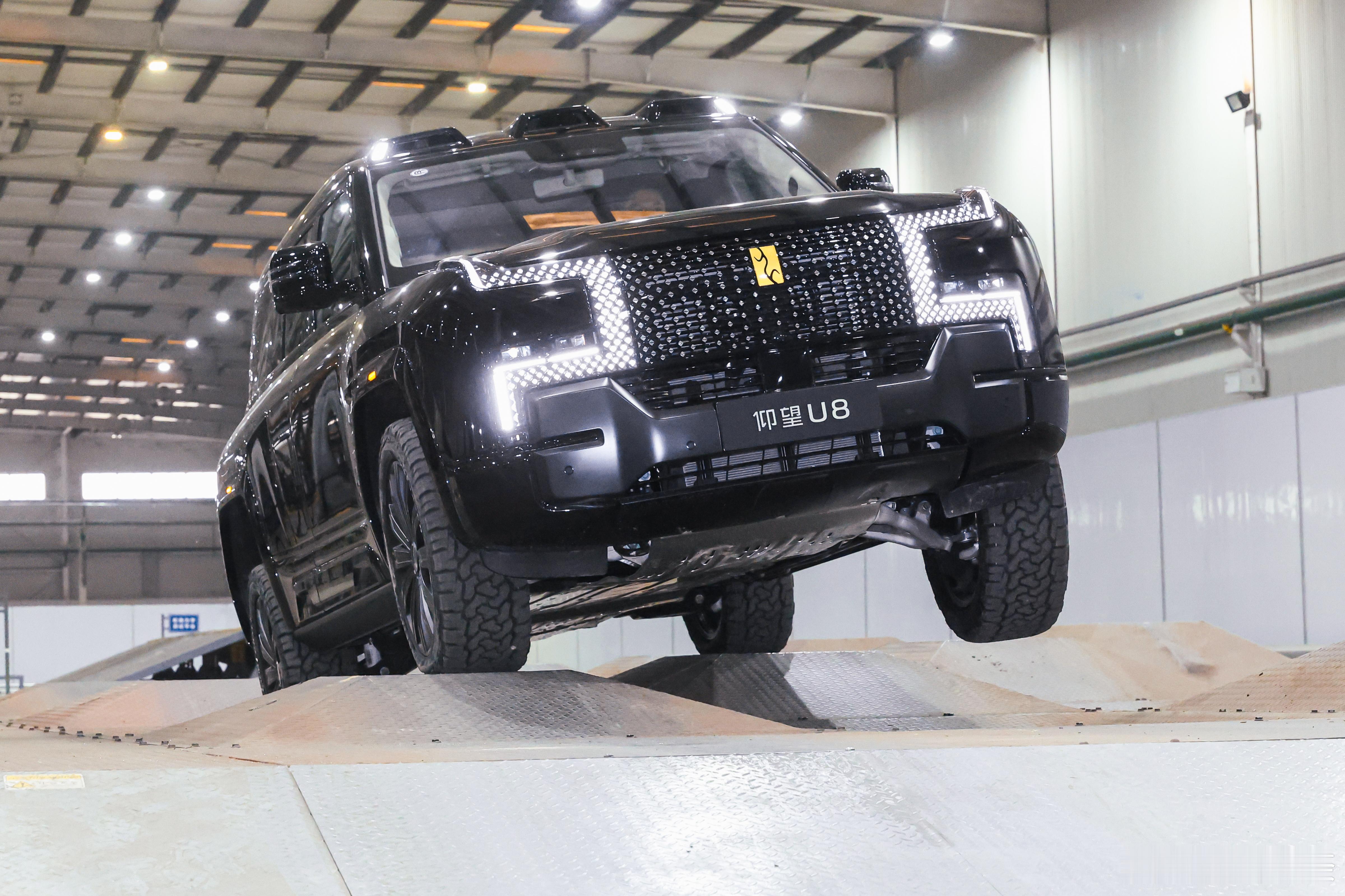 把山搬进厂里是疯了还是清醒比亚迪综合越野开发中心正式亮相，室内玩转极限越野，直接