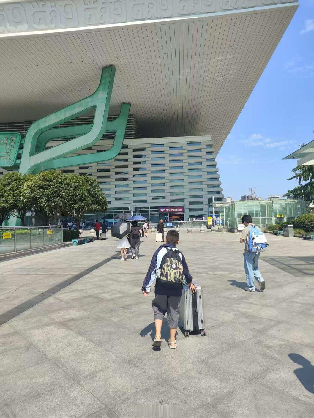 暑假旅行开始啦，一路顺风呀