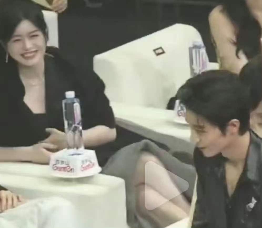 肖战藏海传的平行世界肖战藏海的平行世界肖战藏海的平行世界，不错不错，