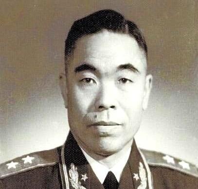 1948年，一张从南京发往北平的绝密电报，绕过了所有正常程序。
电报上的字，冰冷