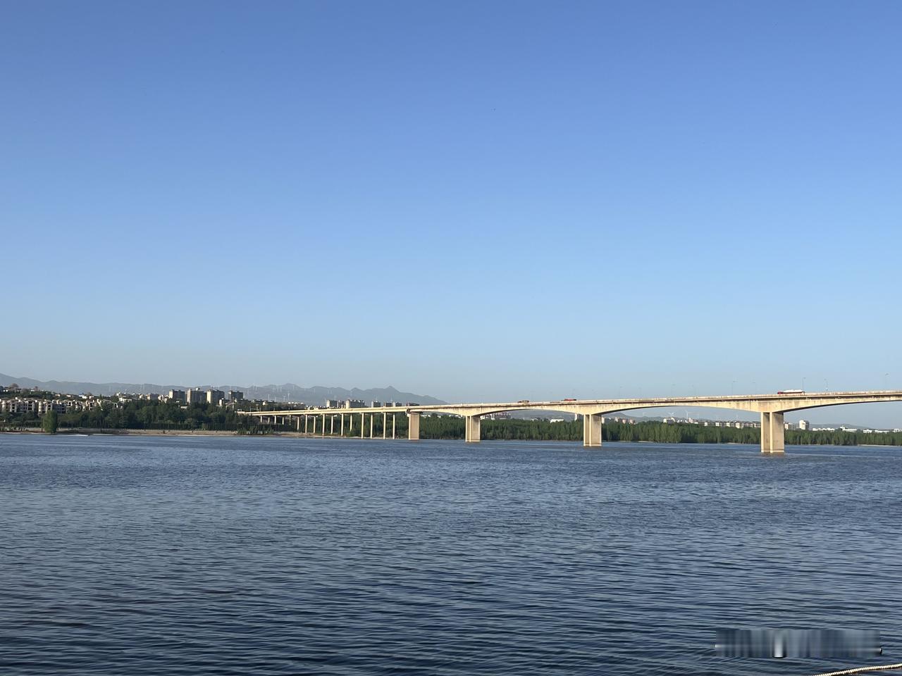 这个真的是黄河吗？水质清澈透明，还好意思叫“黄”河吗？