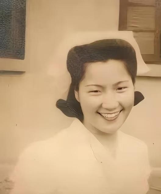 1942年印度边境，护士被日本兵侵犯，她却说，“把我们的内衣都晾出去…”。

她