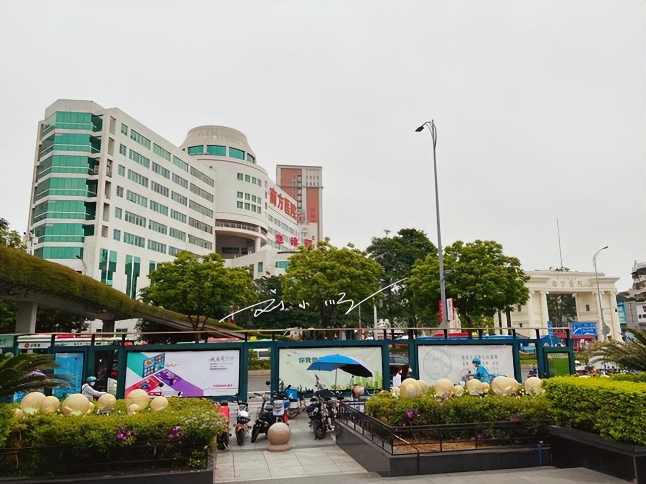广州白云区这家人气很旺的商场，对面就是三甲医院，还紧邻地铁站？

说起广州的著名
