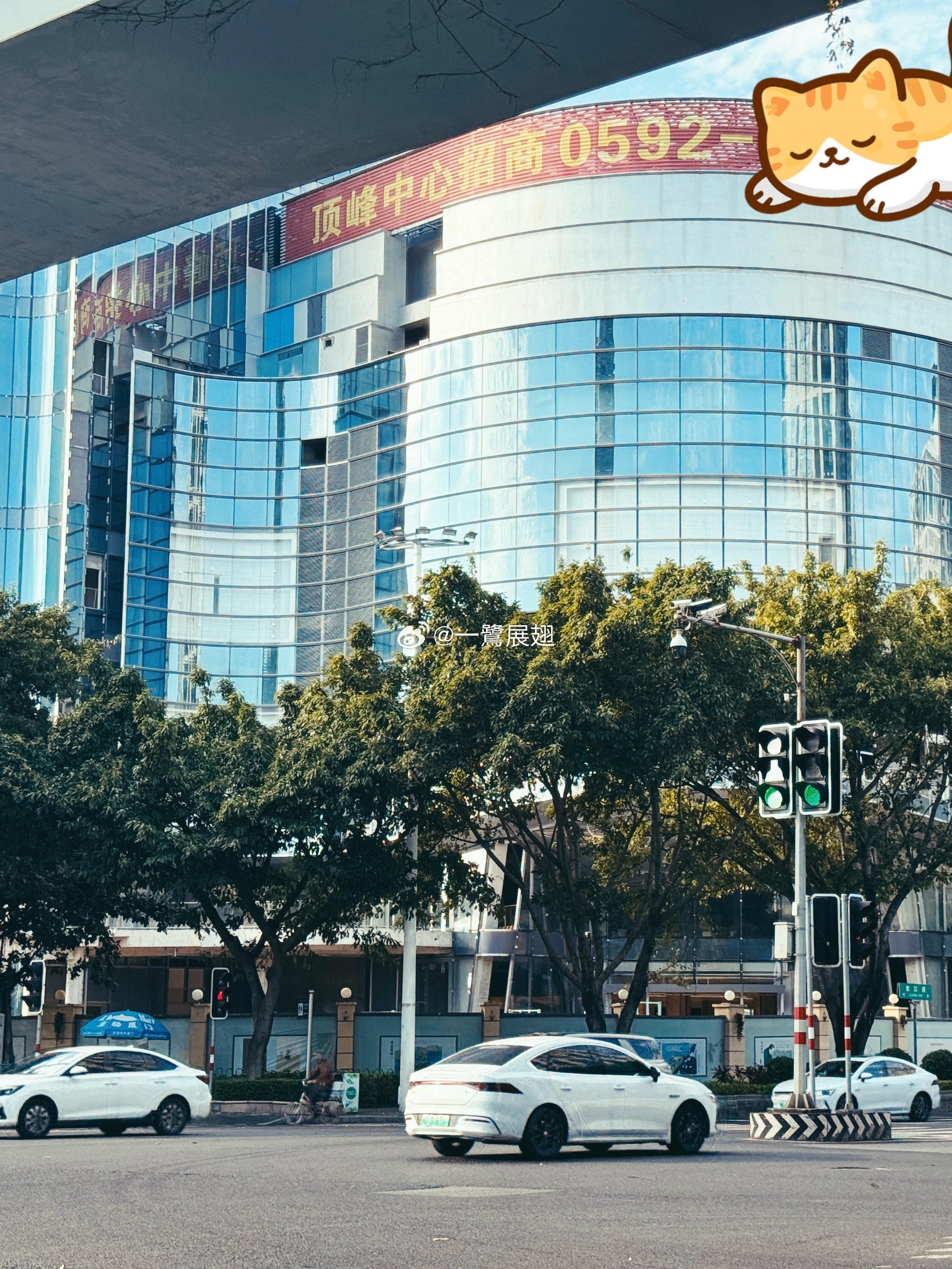 顶峰地产「湾街」也挂出了了招商，明明是MALL，哪来的「街」[衰]  ​​​  