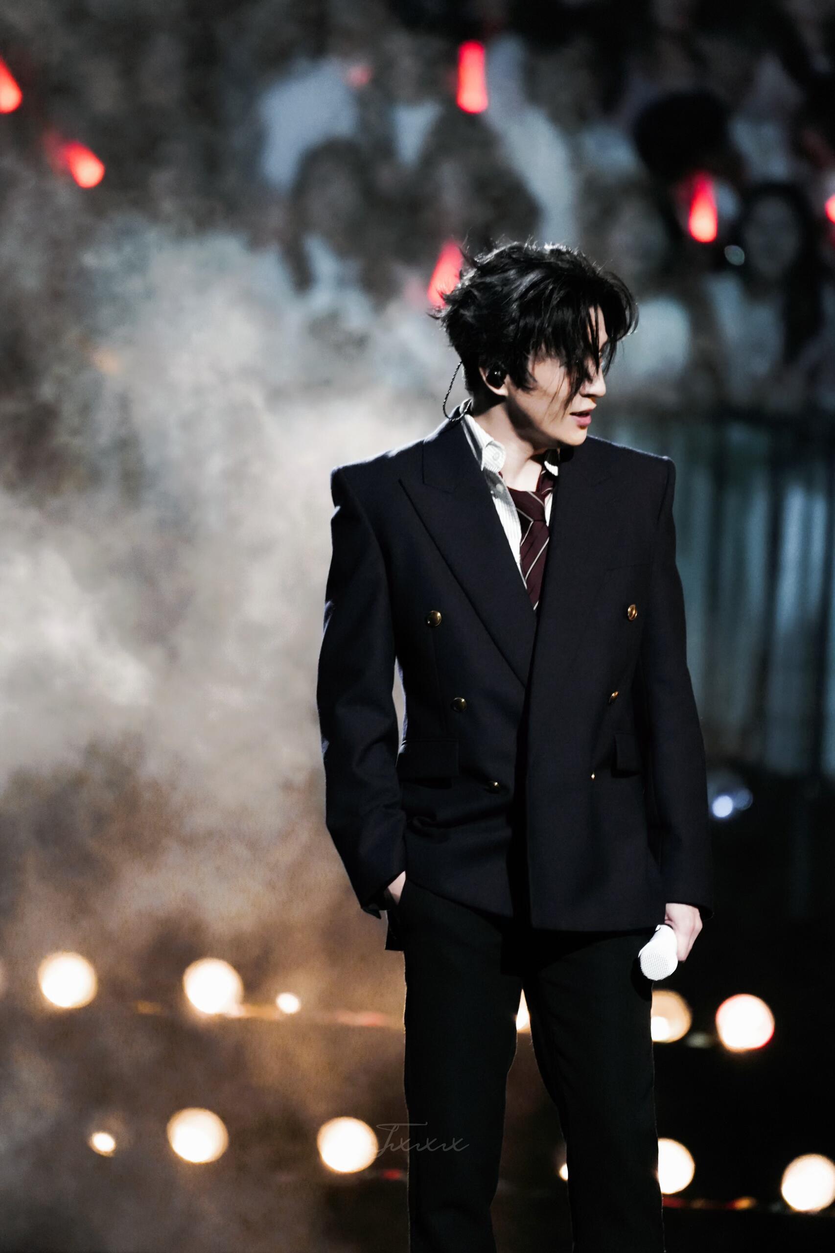 在广州一抬头就能看到薛之谦谁来广州都得被薛之谦这排面震住！全城核心地标被“万兽之