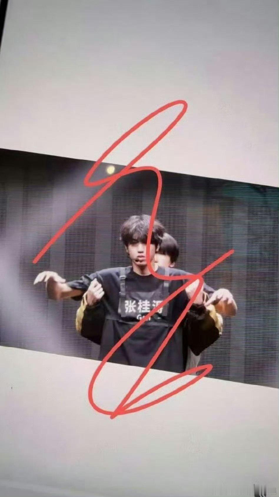 张桂源杨博文双人舞台彩排张桂源杨博文双人舞台彩排 