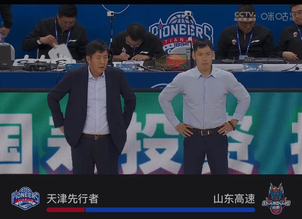 上轮主场大胜广东
这场客场不敌天津
实事求是的说
感觉山东男篮球队精气神出了问题