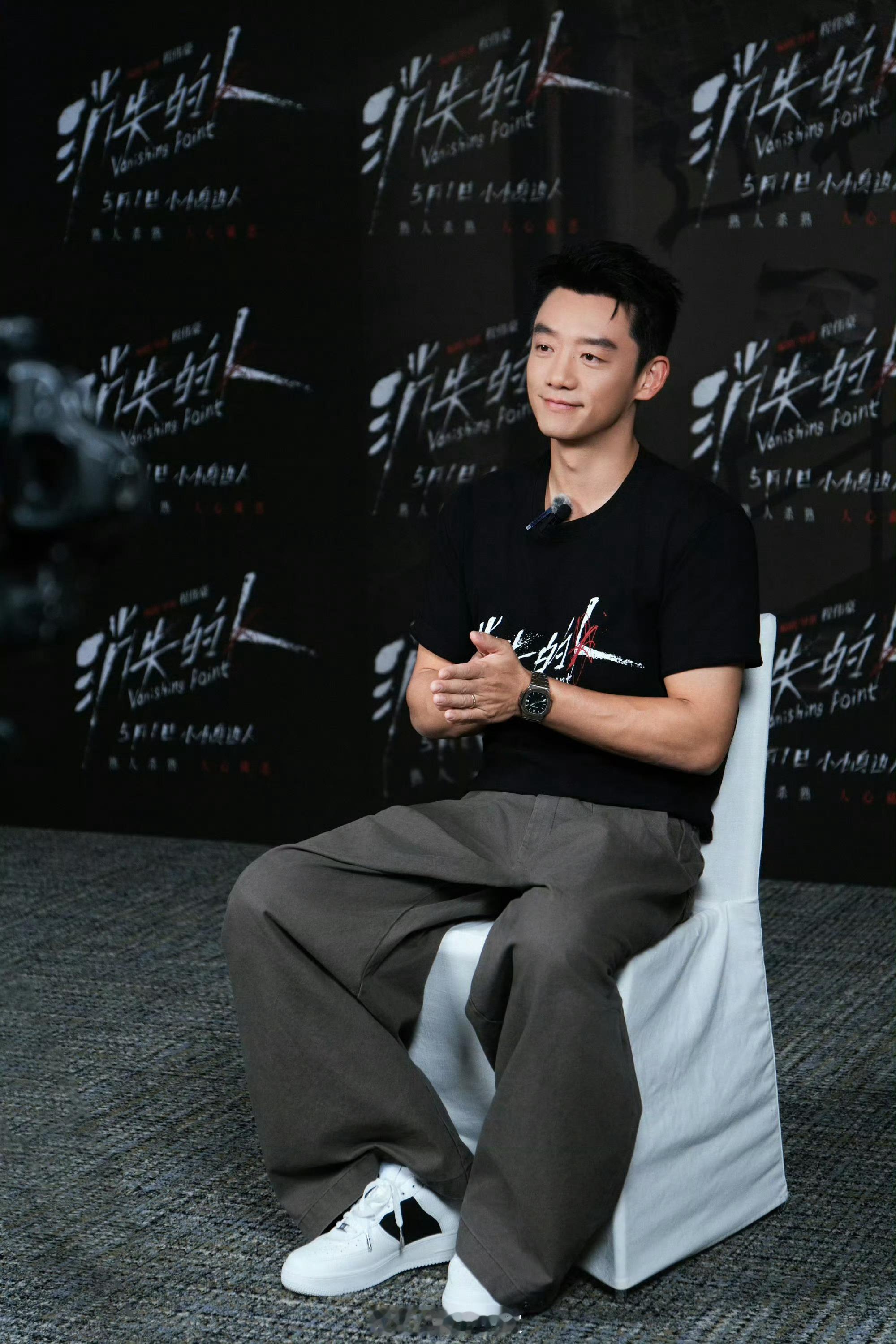 郑恺武汉过早vlog郑恺骑单车吃热干面解锁明星路演全新打开方式，郑恺武汉过早vl