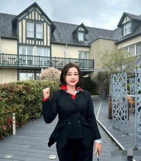 昔日影坛“不老神话”，如今家中竟玩起了“空间魔法”！

刘晓庆北京别墅大变身，违