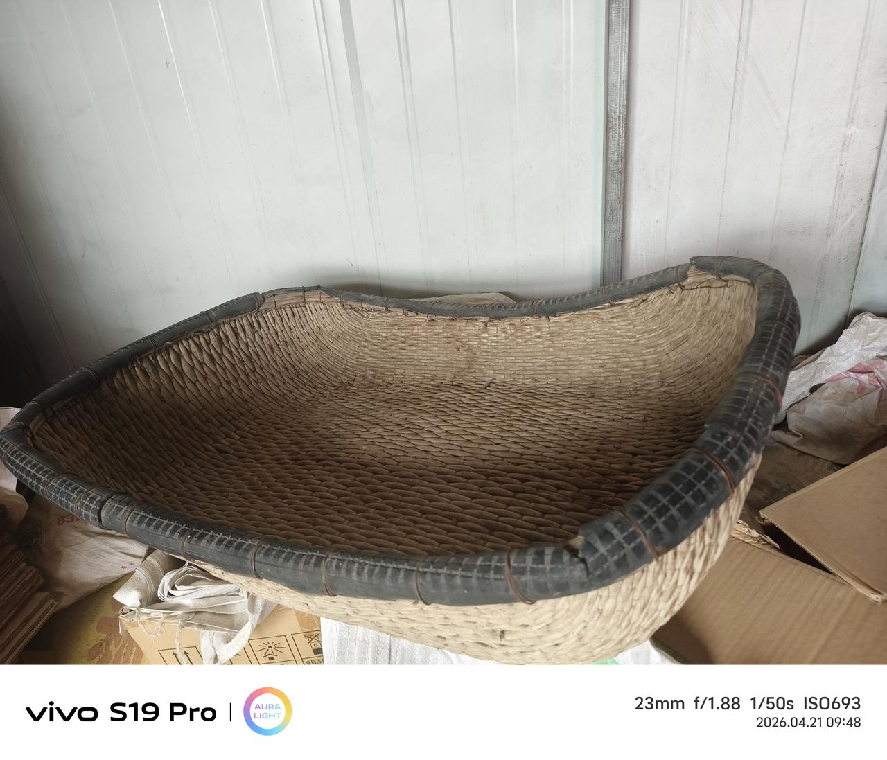 有人认识这东西吗？呵呵，它也算得上是老古董了。曾经，家家户户都有这物件，如今，只