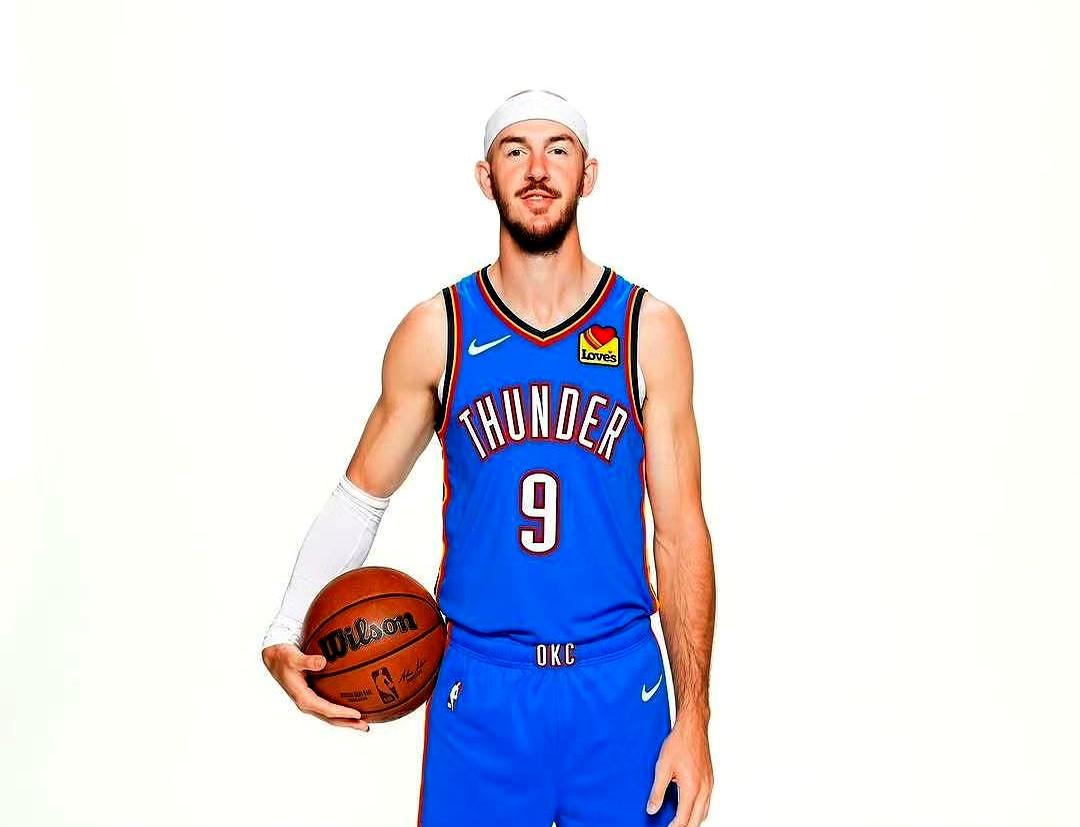 雷霆对阵勇士那场球，卡鲁索只打了15分钟，正负值却飙到+25全队最高！8分2板3