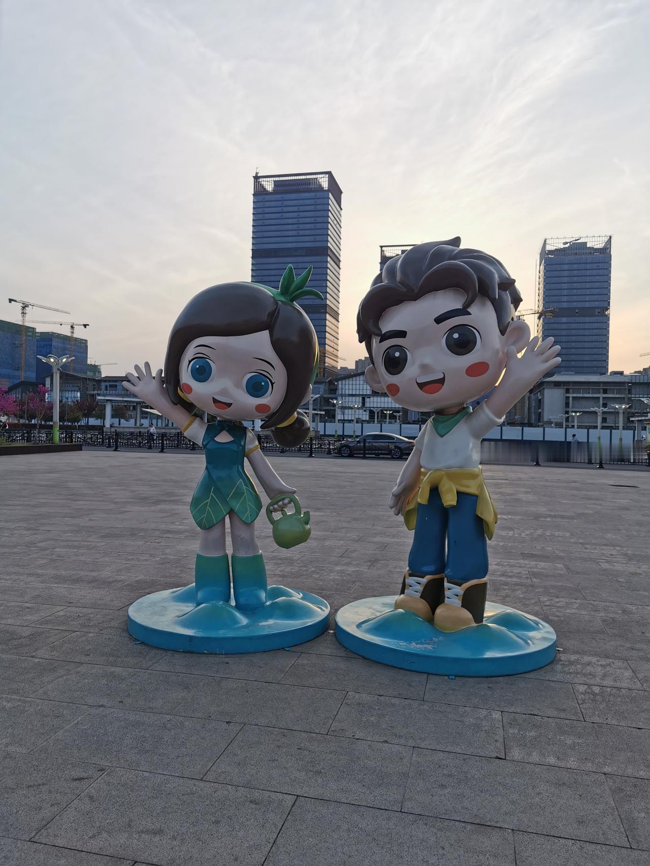这些新政好，接地气，农民一定非常欢迎！
    土地里，想种什么就种什么，自己跟
