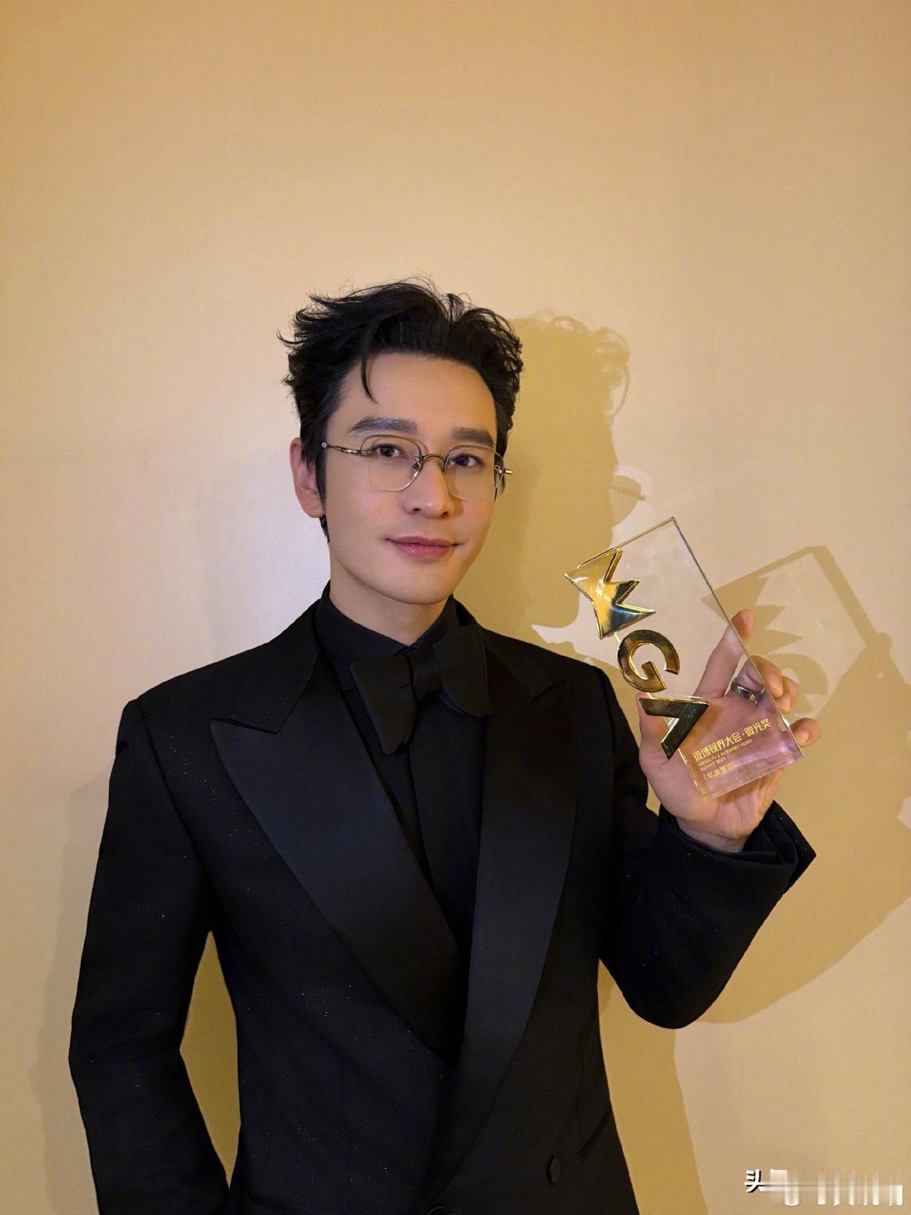 黄晓明离婚后这运势啊，真是肉眼可见地往下走！
以前虽然作品时好时坏，可人家那晓明