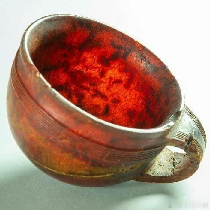 有3270年历史的琥珀杯 