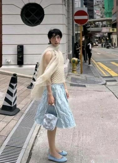 如果你的儿子穿成这样，你能接受吗？