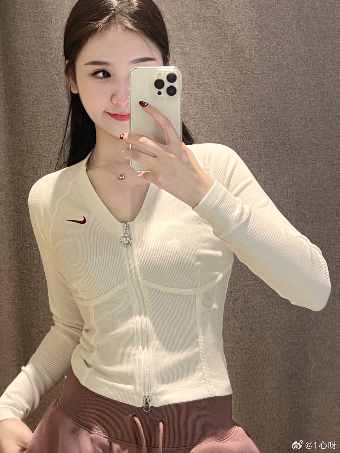 香香美女爱吃螺蛳粉 ​​​