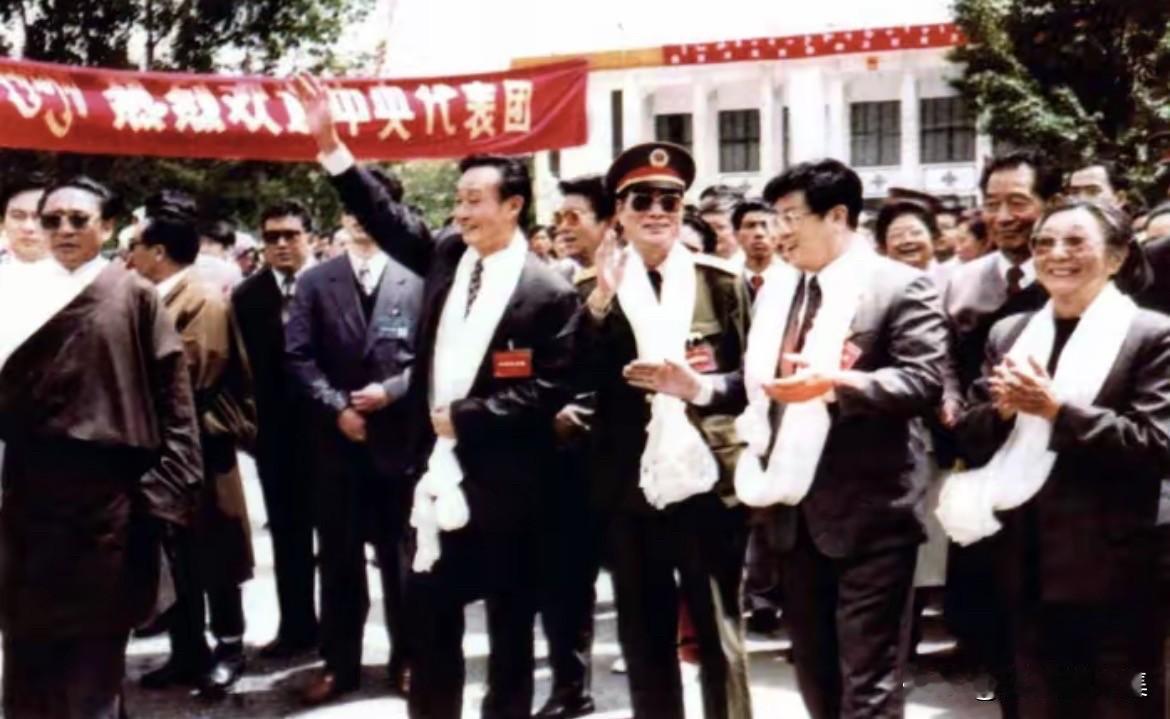 1995年8月29日至9月2日，以吴邦国为团长的中央代表团赴西藏参加自治区成立3