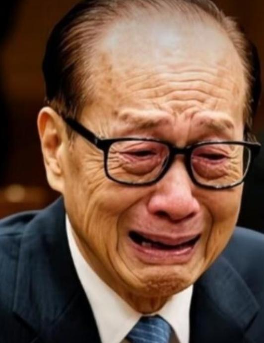 中国不挽留，美国不收留，被夹在中间的李嘉诚，终于玩不转了！大公报四次三番喊话，被