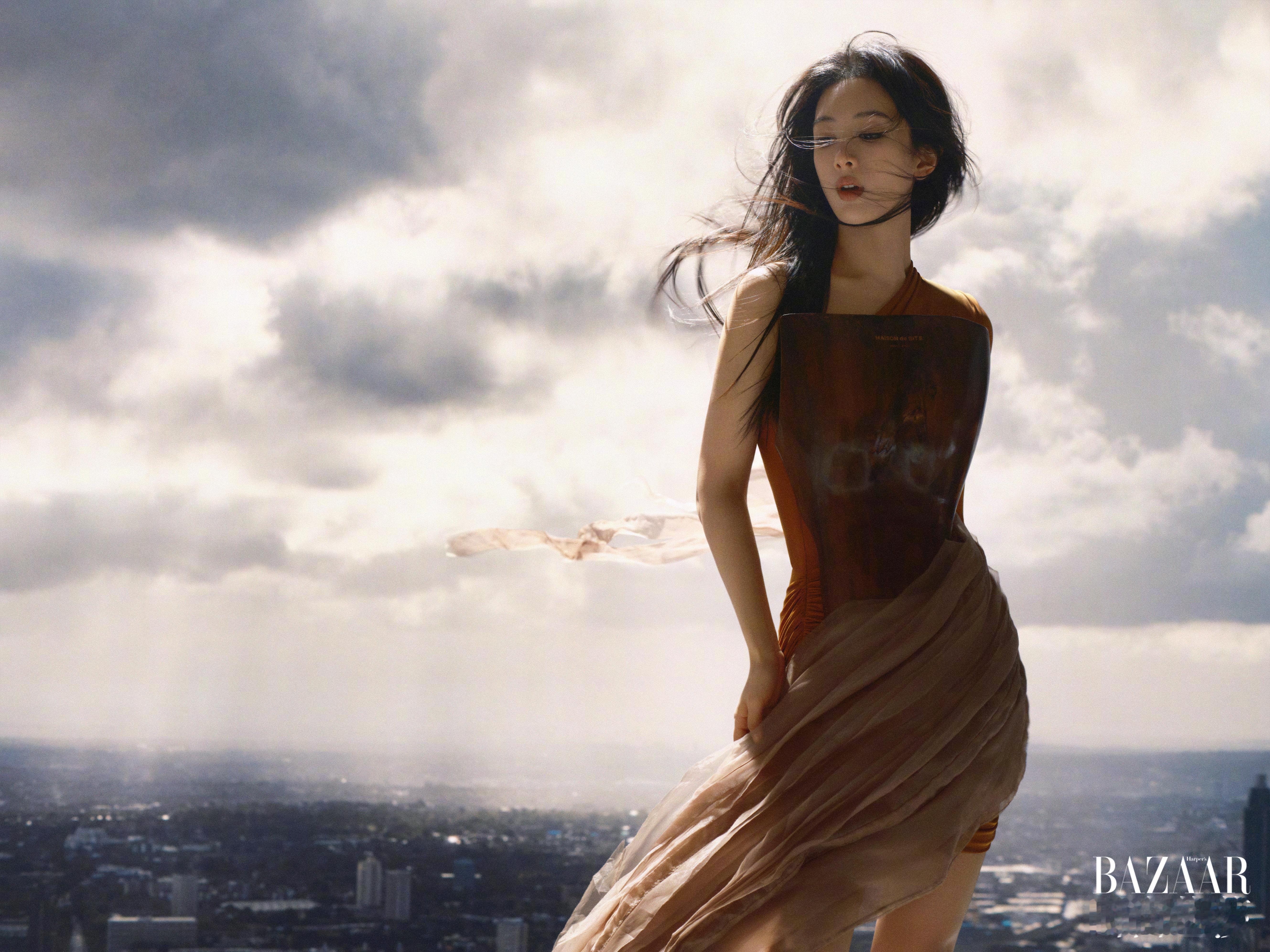 杨紫董竹君造型贵气杨紫在复制粘贴的时代，你是手写的诗