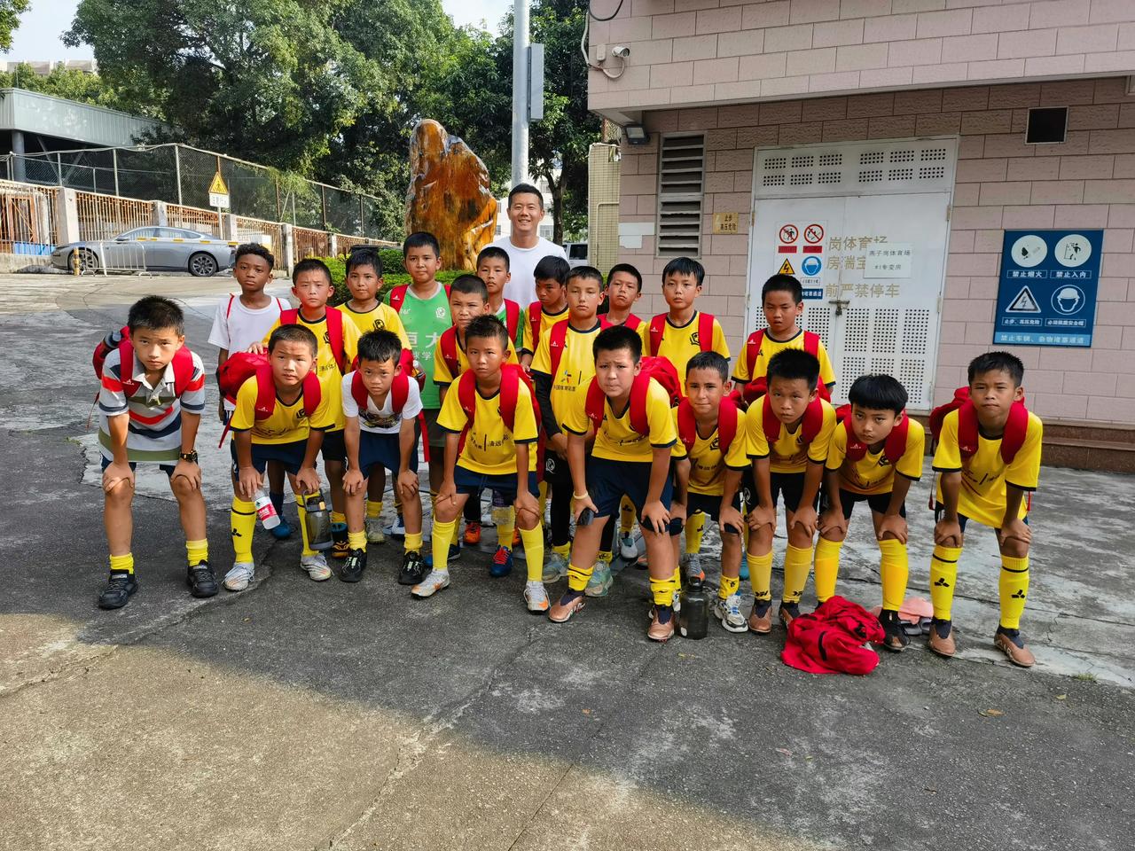 从眼神判断，这堆孩子中，谁会是“世界博”的传人？[捂脸]估计黄博文也说不准！幼稚