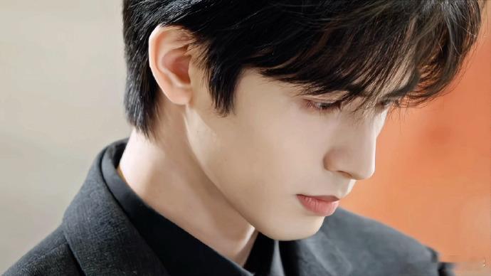 宋威龙 奶奶粉也为你而来 宋威龙的奶奶粉太有爱了！从四川到北京，千里奔赴只为见面