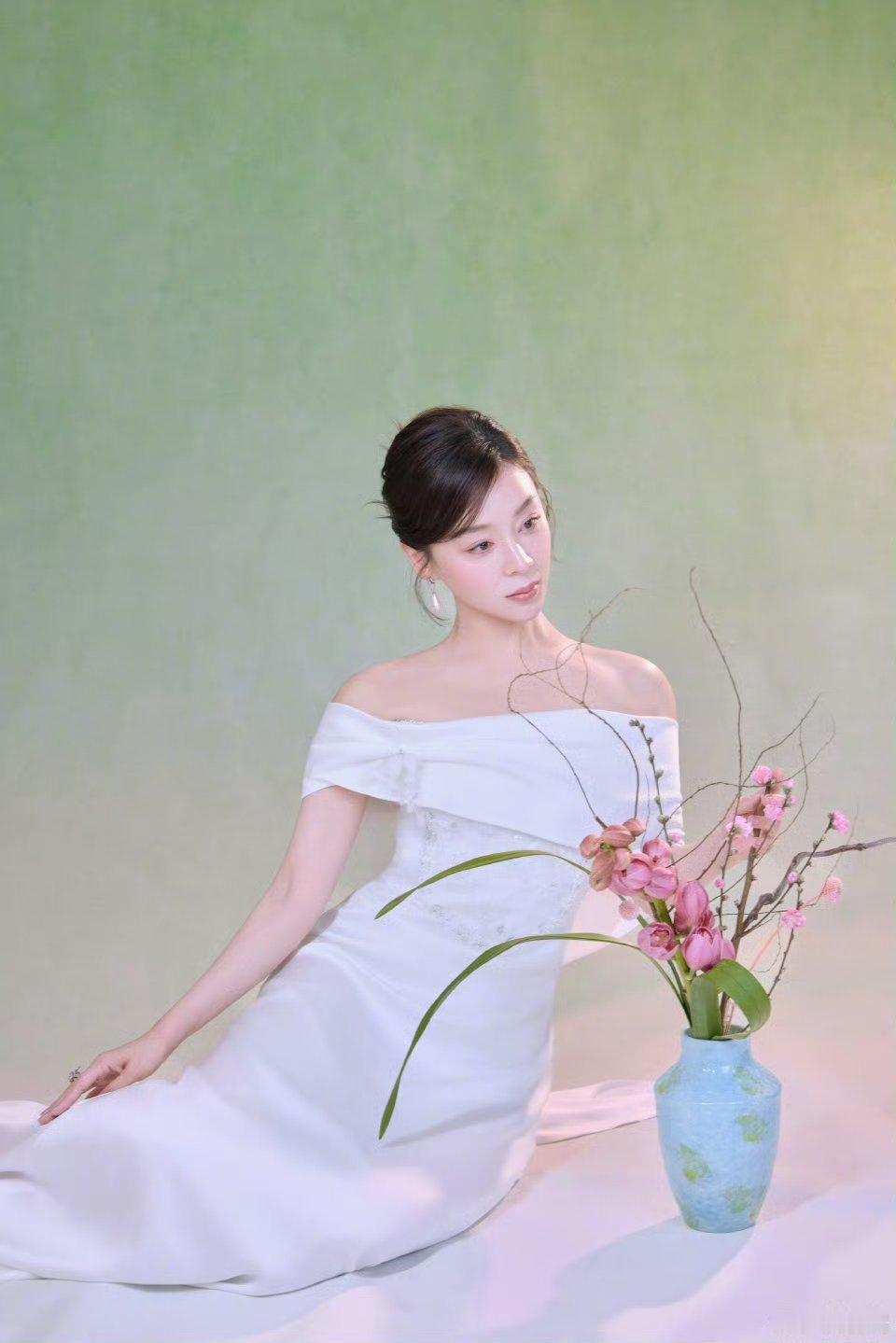 袁姗姗签约杨幂新公司网传袁姗姗签约杨幂新公司天伊娱乐，这不就是闺蜜成名带我飞现实