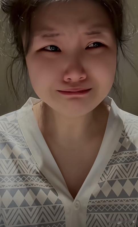 在美食与生命的较量中，总有人愿意铤而走险。
近日，海南海口一名女子在追求美食的道