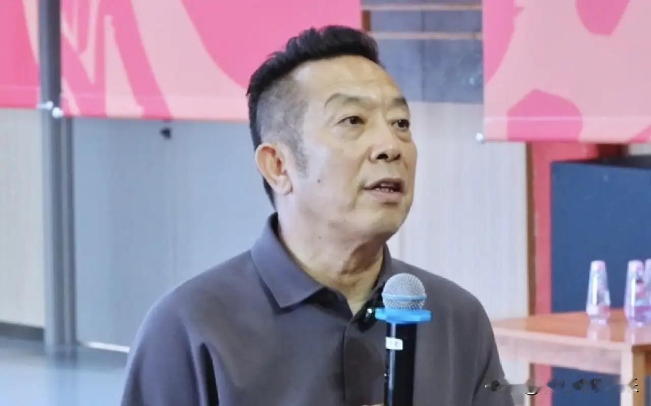 西贝彻底没救了，本以为西贝老板贾国龙道歉是一种低姿态的转机，没想到他突然骂罗永浩
