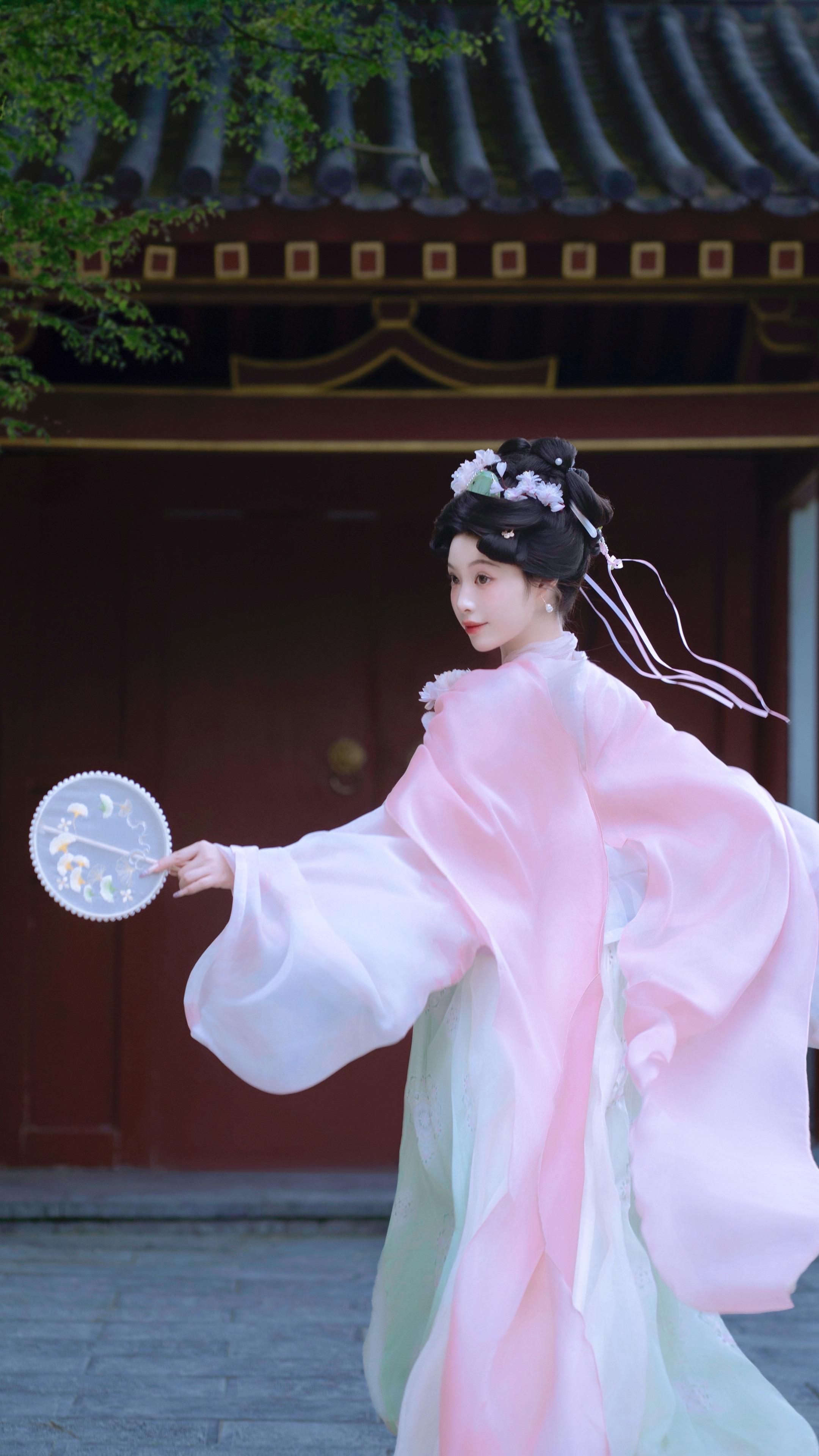 “我有所思在远道 一日不见兮我心悄悄”