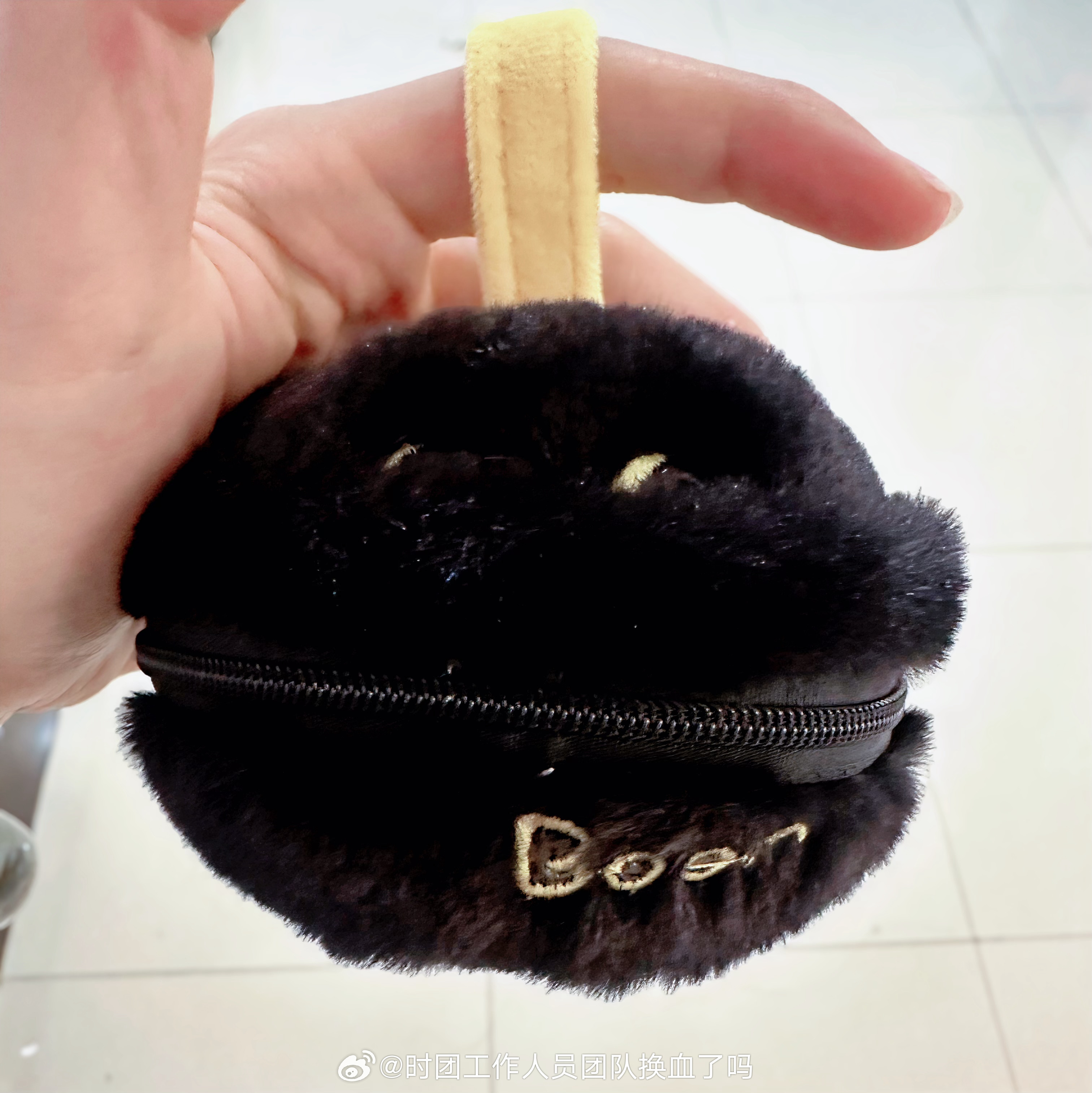 小甜这个盲盒隐藏款黑到看不清眼睛哈哈哈哈哈哈哈哈里面可以装电池