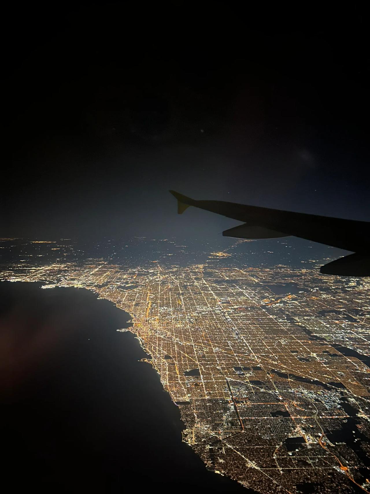 12月4号，东航开通了“上海—奥克兰—布宜诺斯艾利斯”航线，这可是全球最长的单程