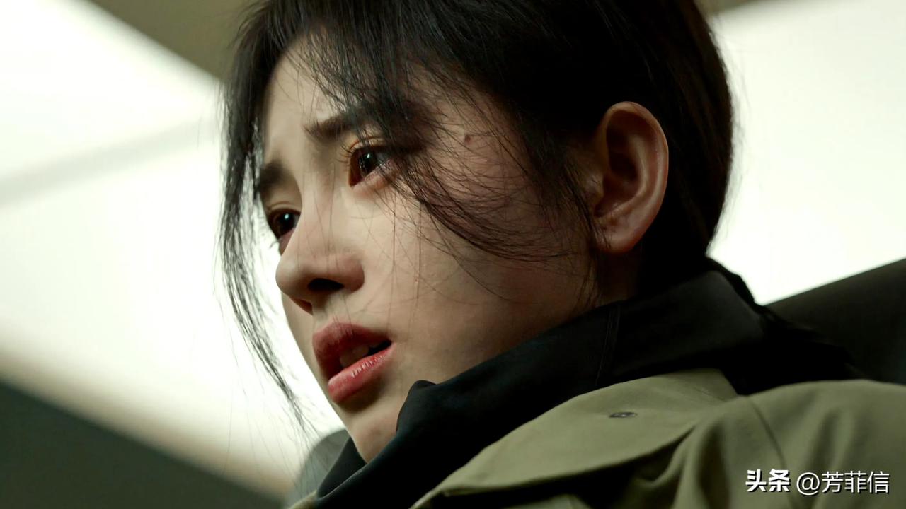 还得是拍电影啊，总算看清鞠婧祎长啥样了。
以前刷到鞠婧祎的剧集片段，总给人感觉像