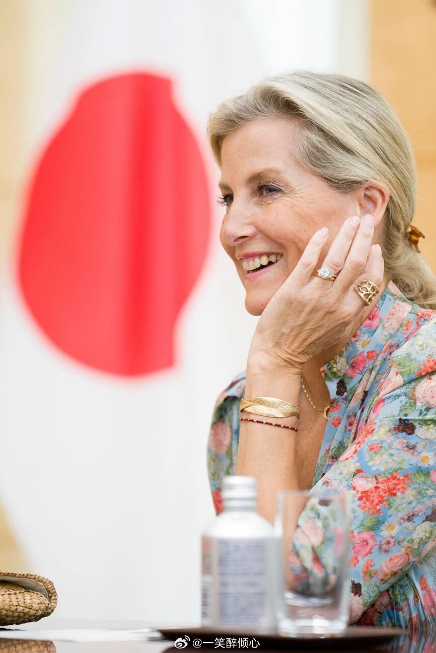 英国王室[超话]  今天爱丁堡公爵夫人苏菲在日本东京访问国立新兴科学博物馆，并与