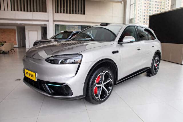 问界M6：一台适合中国家庭的SUV，把出行的每个细节都照顾到了